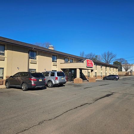 Econo Lodge Woodbridge Iselin Bagian luar foto