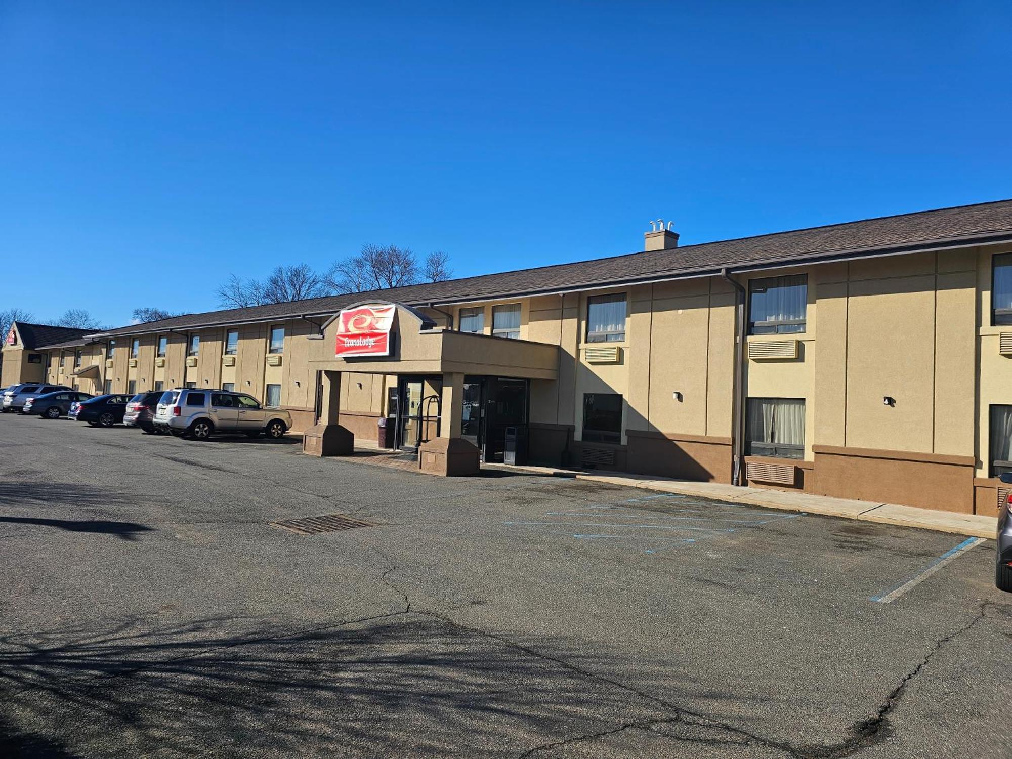 Econo Lodge Woodbridge Iselin Bagian luar foto