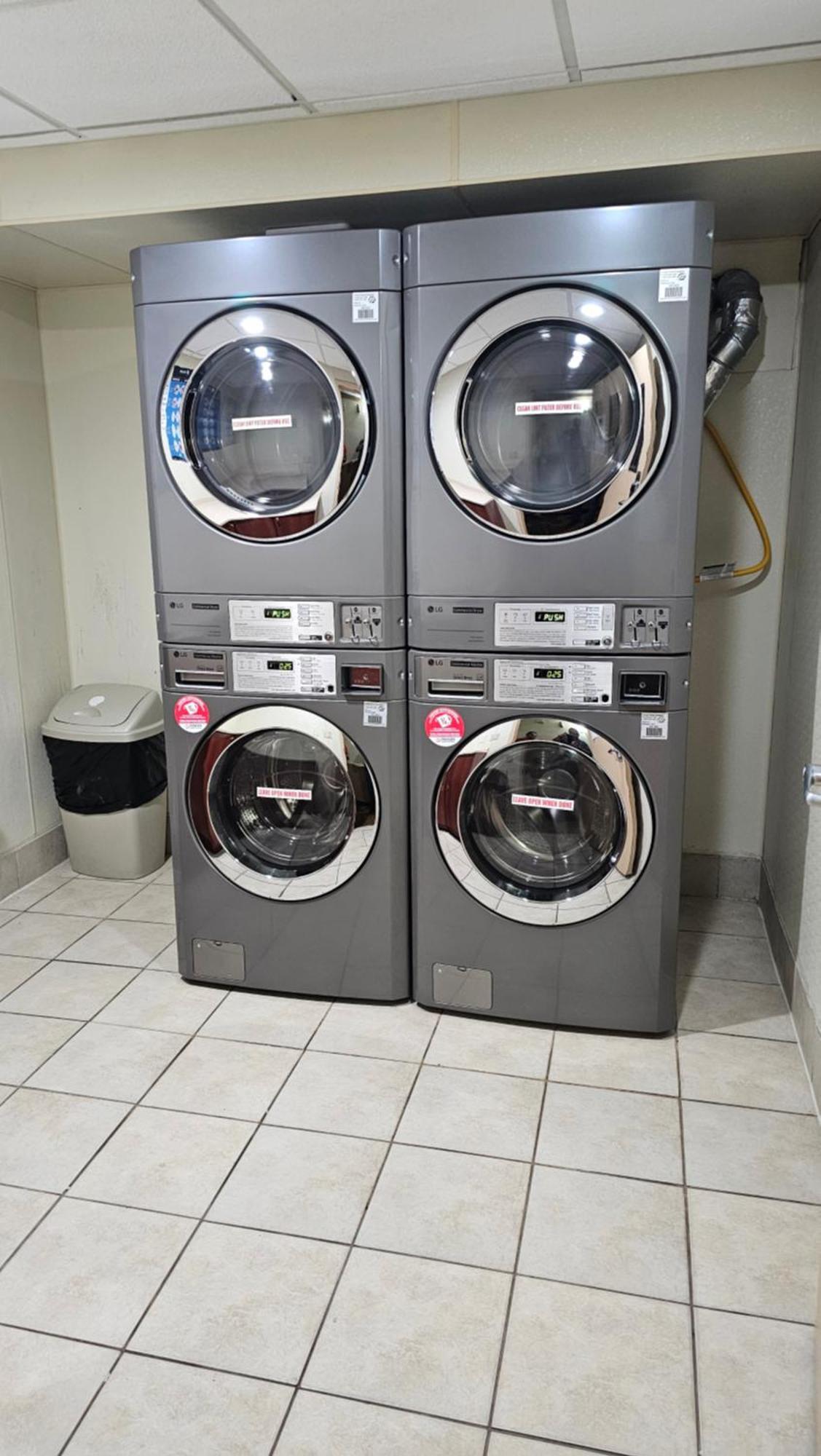 Econo Lodge Woodbridge Iselin Bagian luar foto