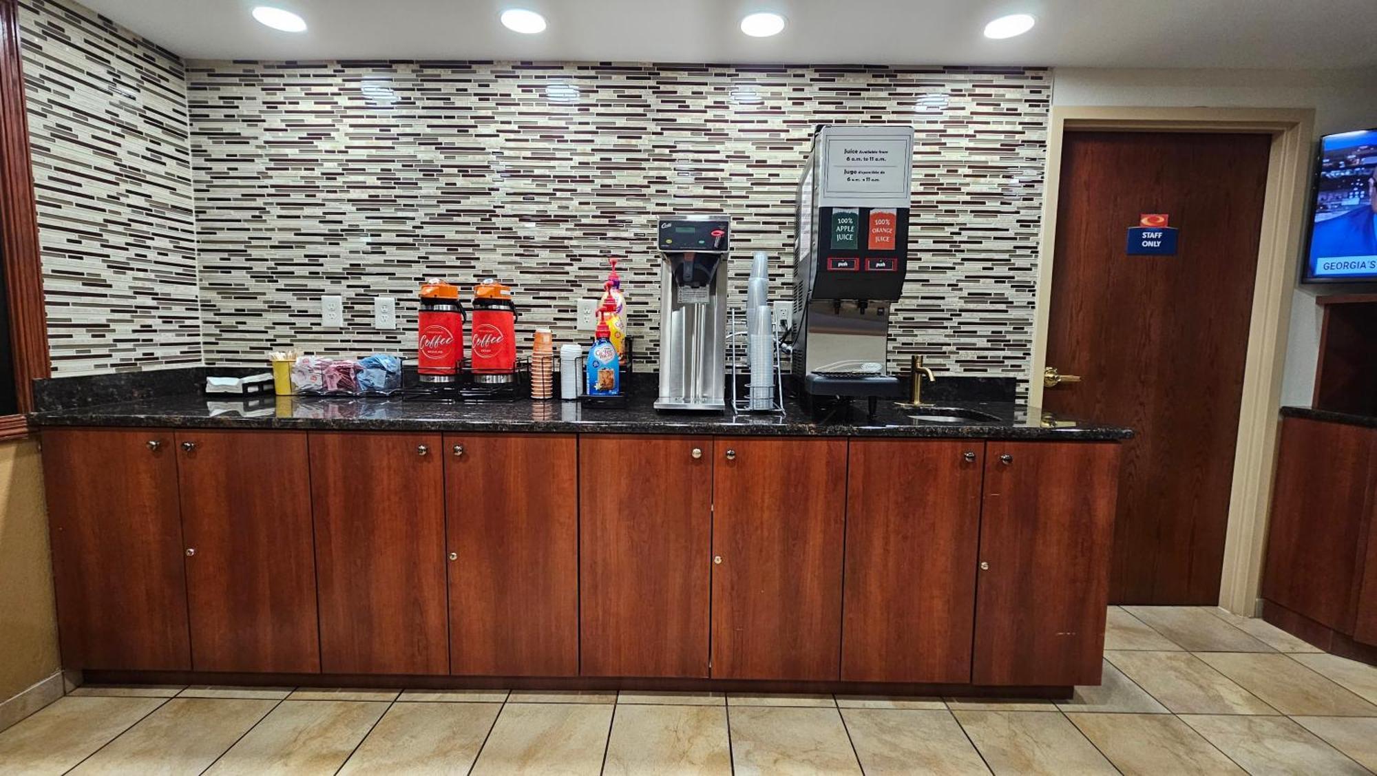 Econo Lodge Woodbridge Iselin Bagian luar foto