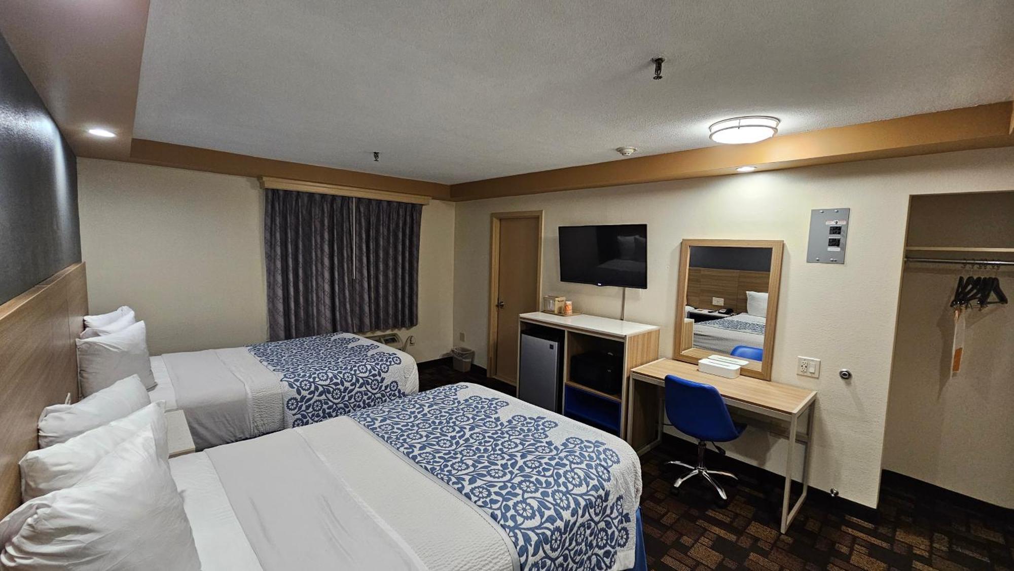 Econo Lodge Woodbridge Iselin Bagian luar foto