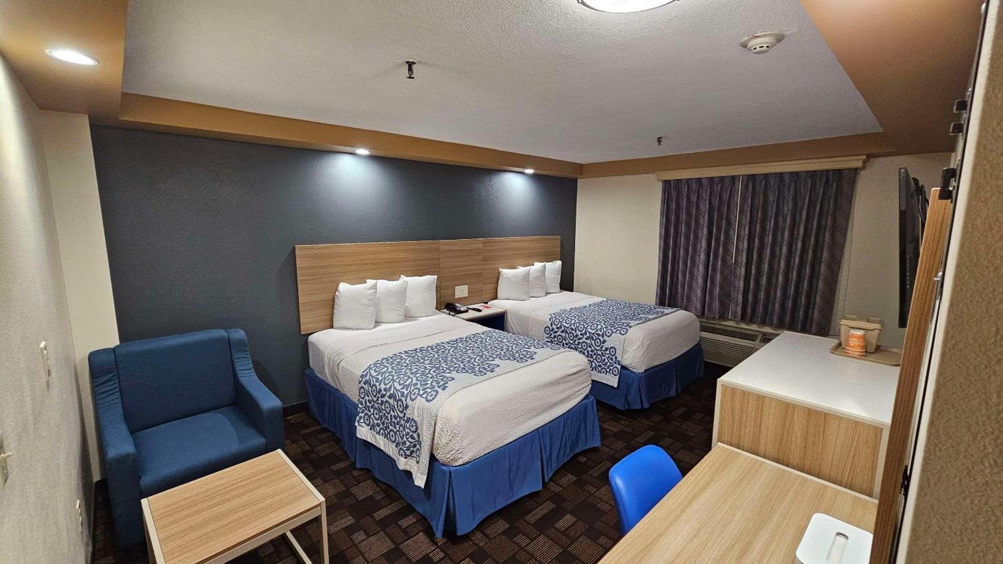 Econo Lodge Woodbridge Iselin Bagian luar foto