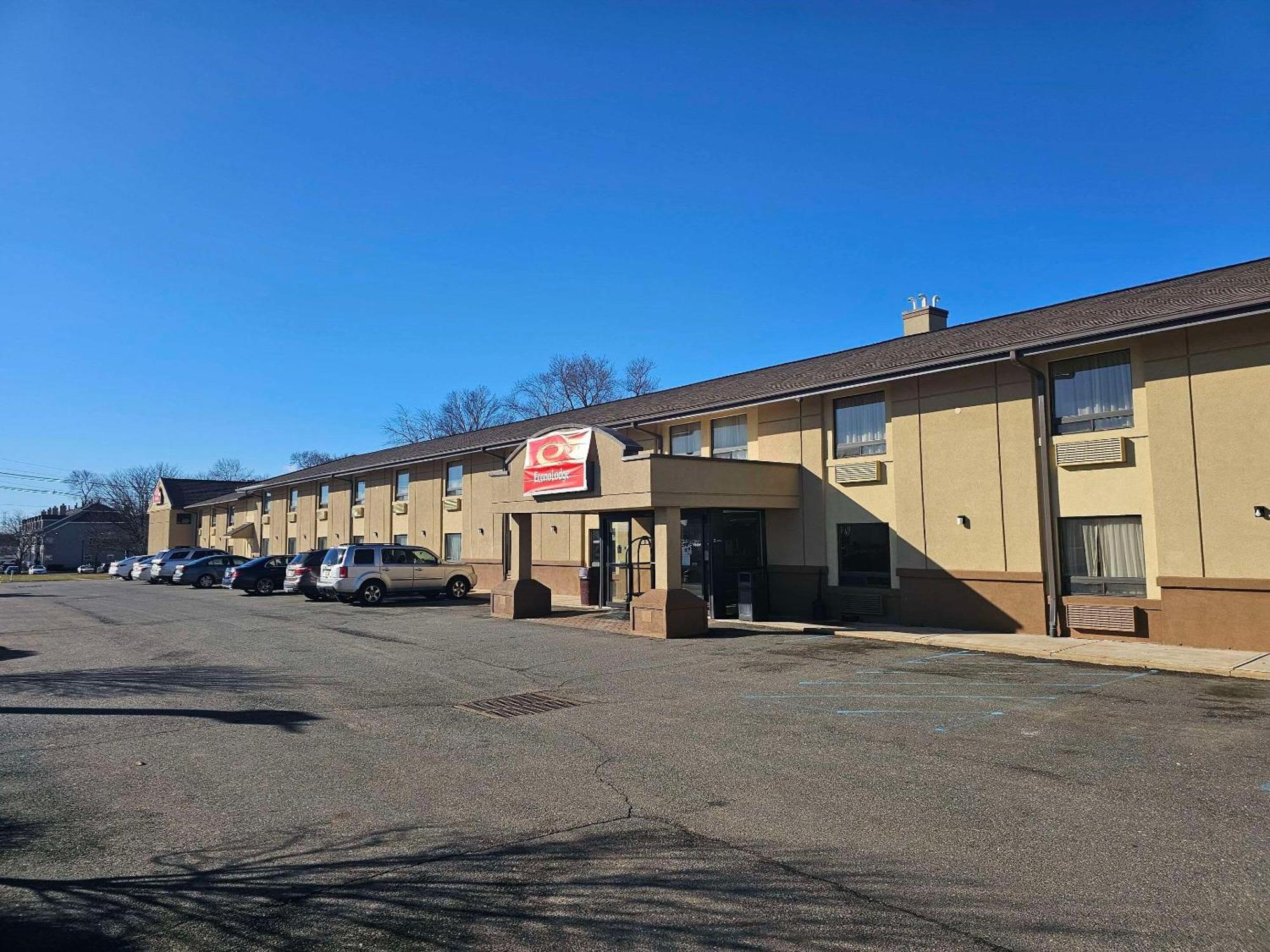 Econo Lodge Woodbridge Iselin Bagian luar foto
