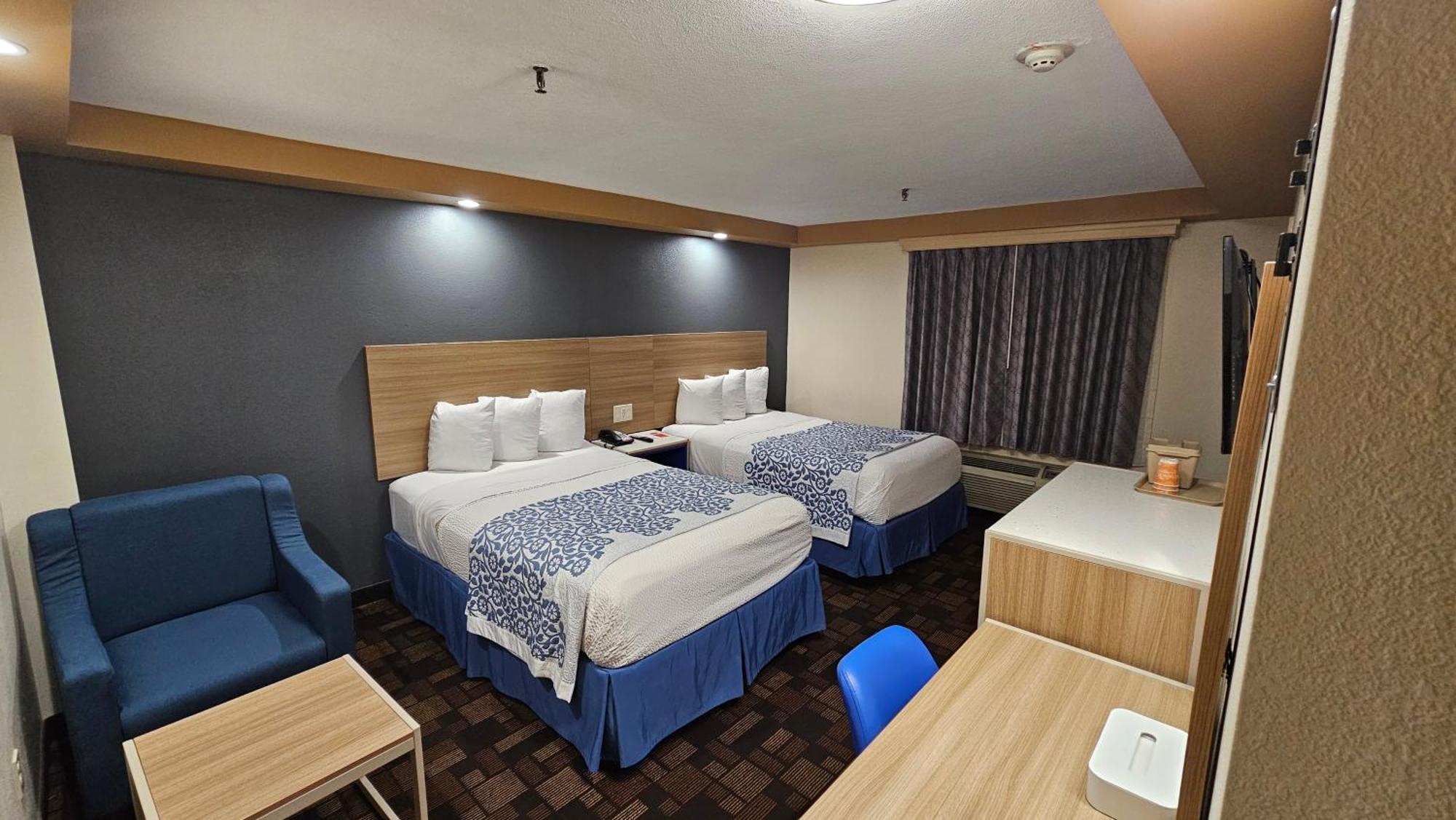 Econo Lodge Woodbridge Iselin Bagian luar foto