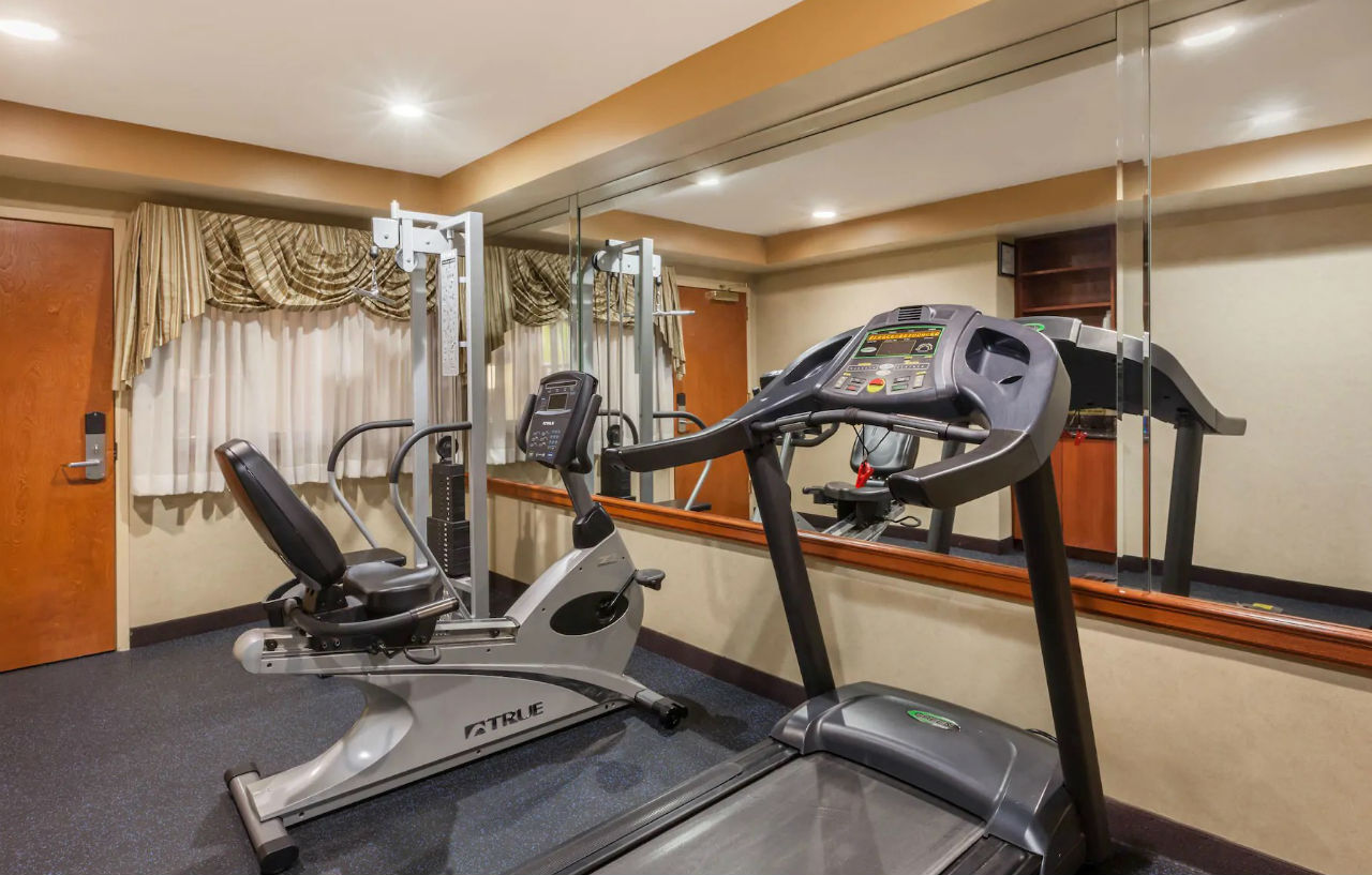 Econo Lodge Woodbridge Iselin Bagian luar foto